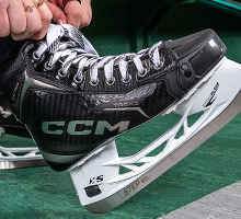 Patins de joueur de hockey sur glace