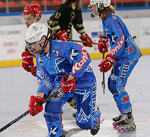 Équipement et protections spécifiques de joueur de roller hockey