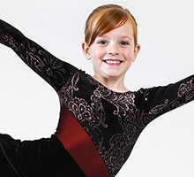 Tenues de patinage artistique, tuniques, leggings, pantalons, shorts, collants, chaussettes, gants